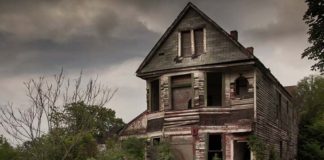 10 Abandoned Houses That Need To Be Restored