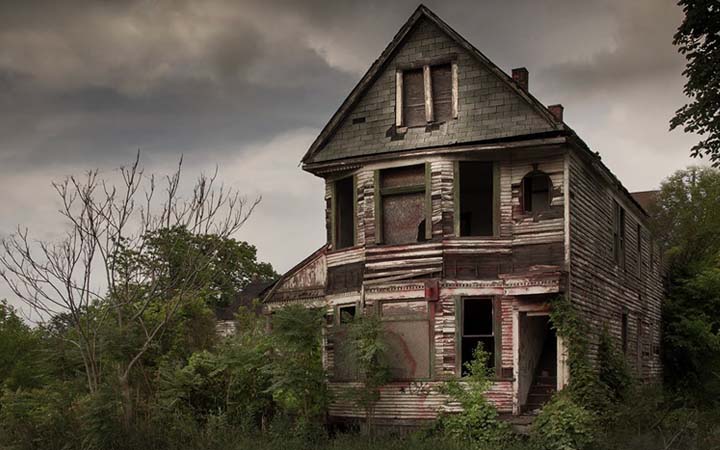 10 Abandoned Houses That Need To Be Restored
