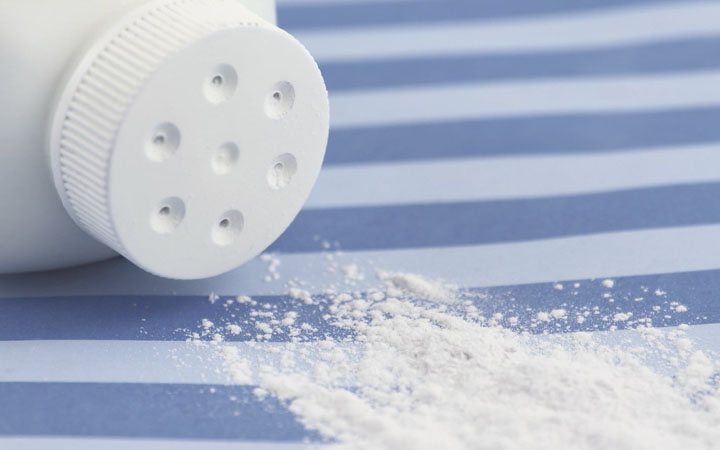 Use Talcum Power To Remove Sand From Your Body